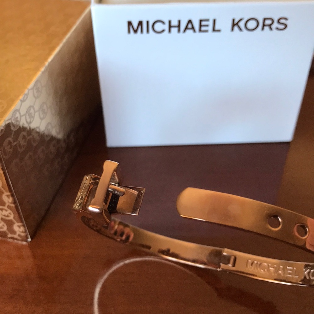 Authentic Michael Kors Bracelet Set in Rose Gold - Picture 8 of 12